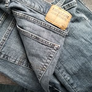 GUC Levi's relaxed straight jeans